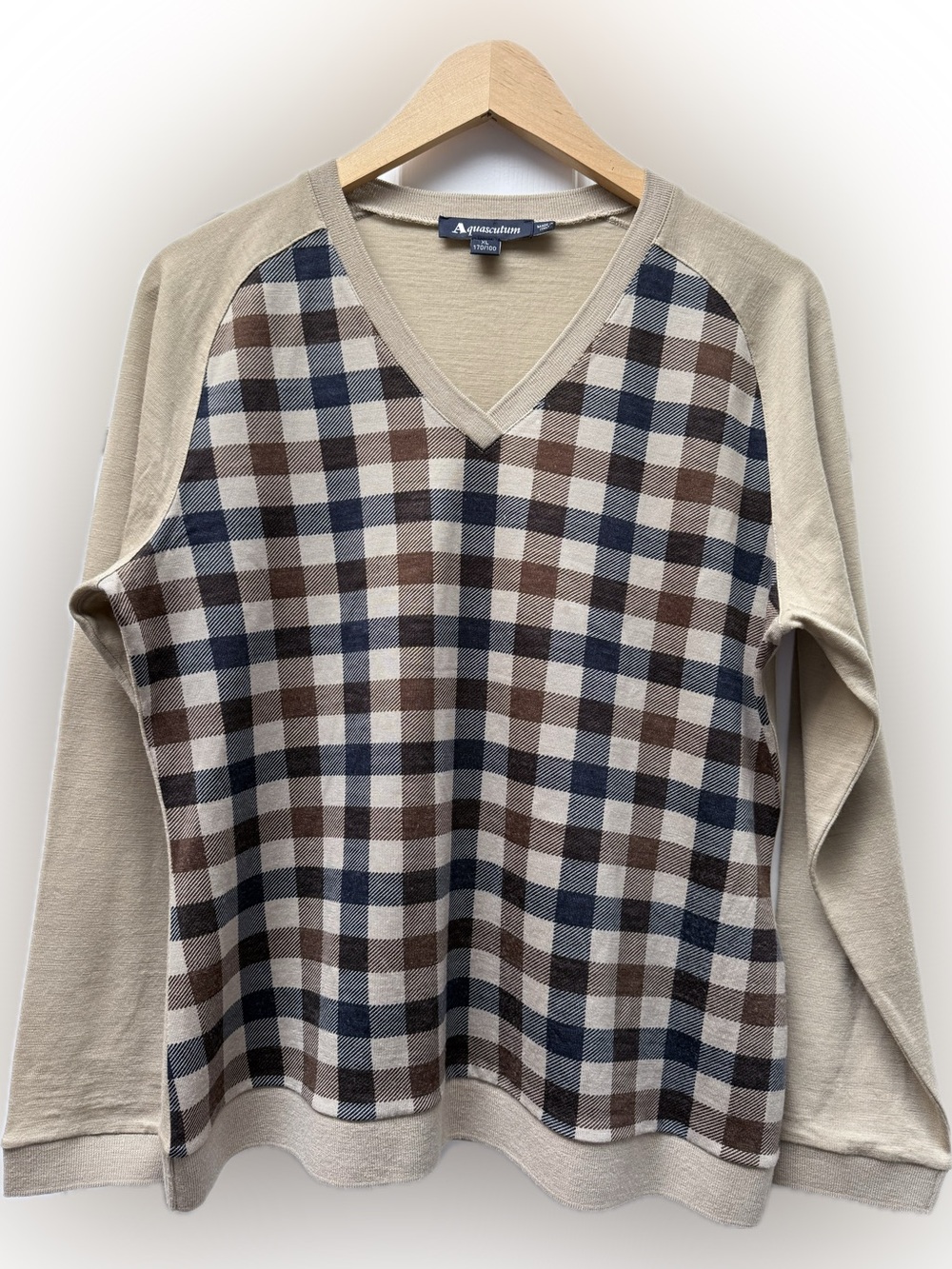 AQUASCUTUM wool vneck sweater